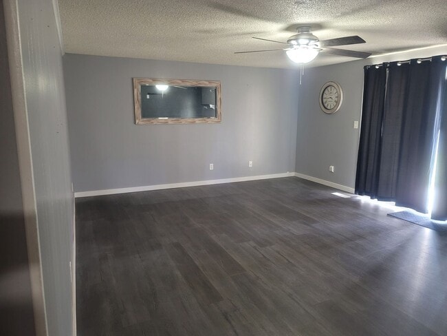 Building Photo - 3 Bedroom in Elko