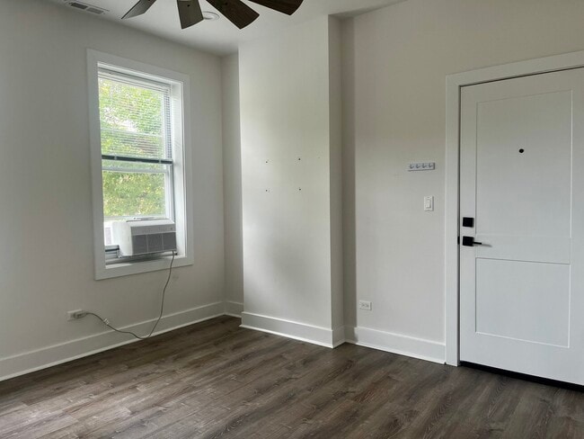 Foto del edificio - 5321 N Damen Ave