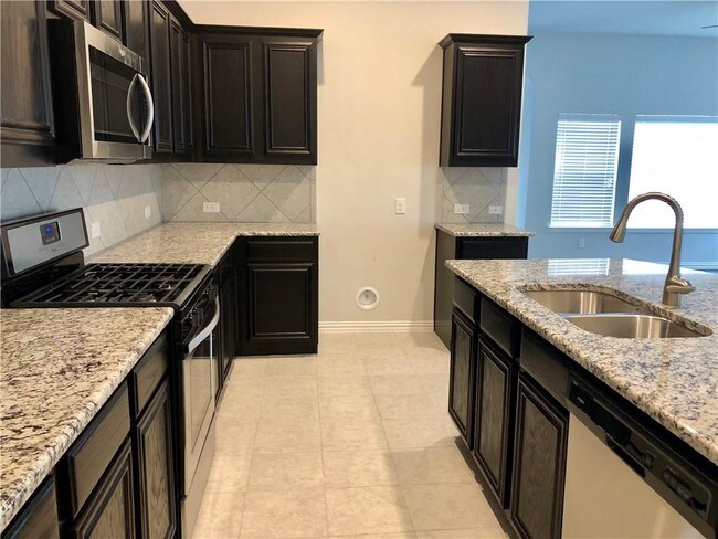 Foto del edificio - 2424 Flowing Springs Dr