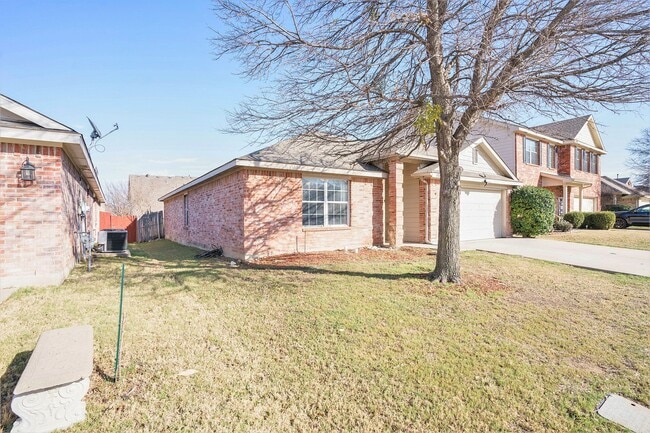 Building Photo - Beautifully crafted 3-2-2 home in the nort...