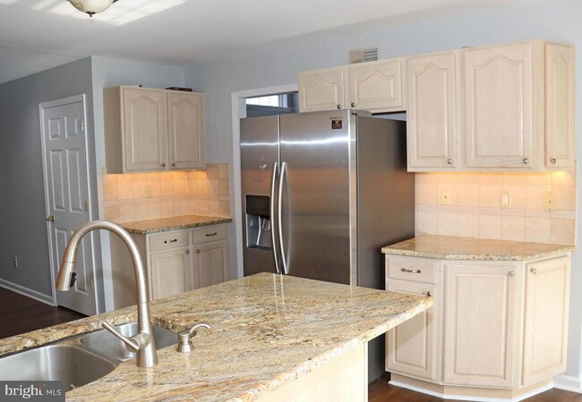 Building Photo - 633 Jaeger Cir
