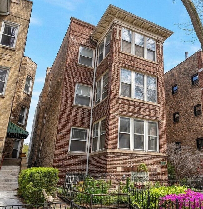 Building Photo - 1432 W Jonquil Terrace