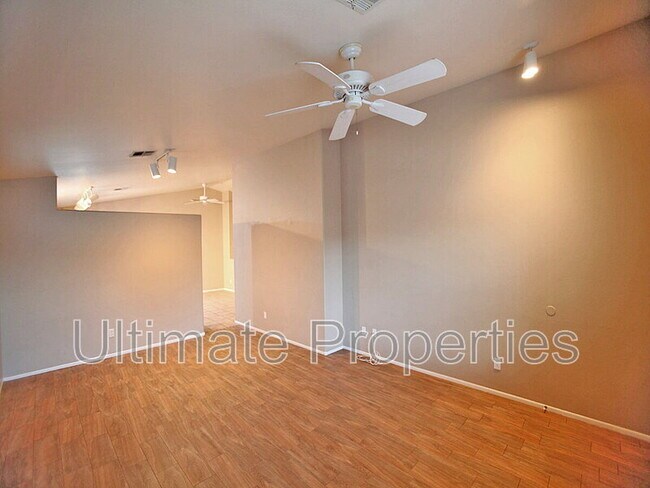 Foto del edificio - 3011 W Zachary Dr