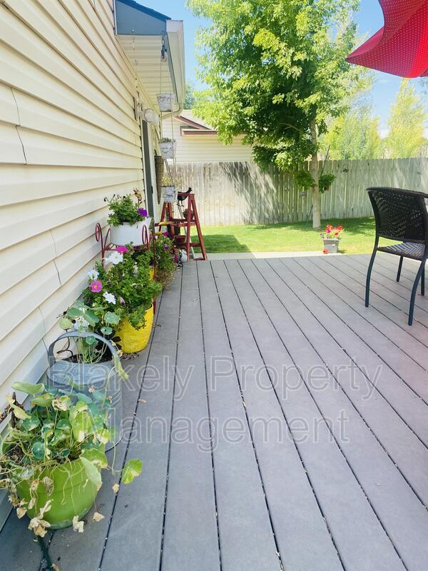 Building Photo - 2440 S Royal Meadows Dr