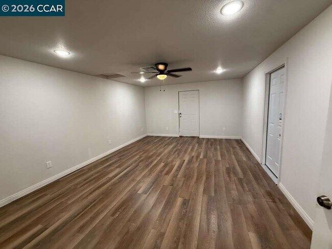 Foto del edificio - 3232 Sanguinetti Ln