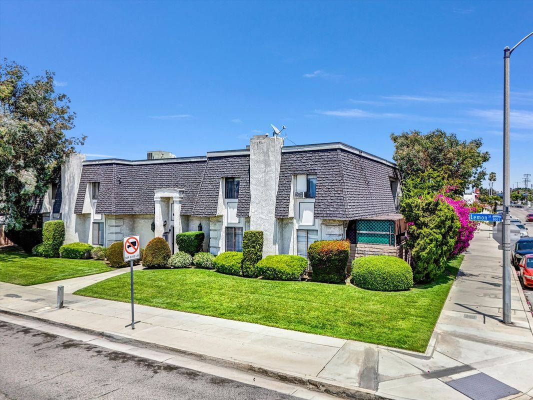 Foto principal - 898 S Lemon St