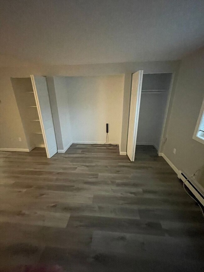 Foto del edificio - Nice, large studio with off-street parking!