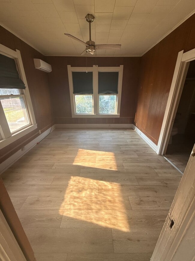 Building Photo - A charming 3-bedroom, 1-bathroom home loca...