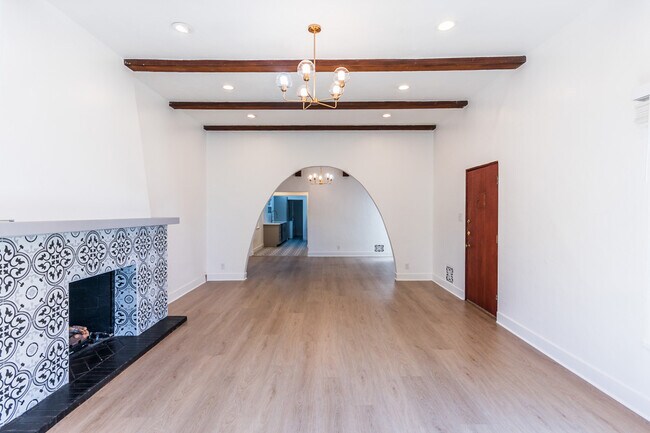 Foto del edificio - 128 S Harper Ave