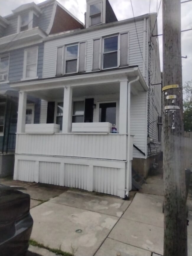 Building Photo - 902 Butler St