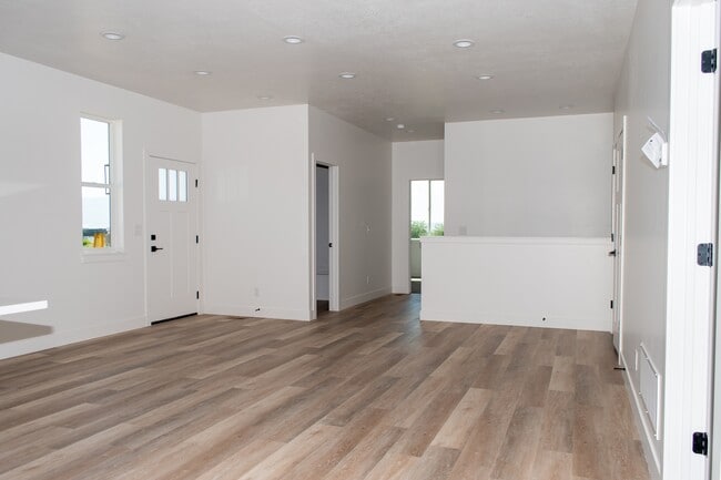 Building Photo - 880 S 340 E