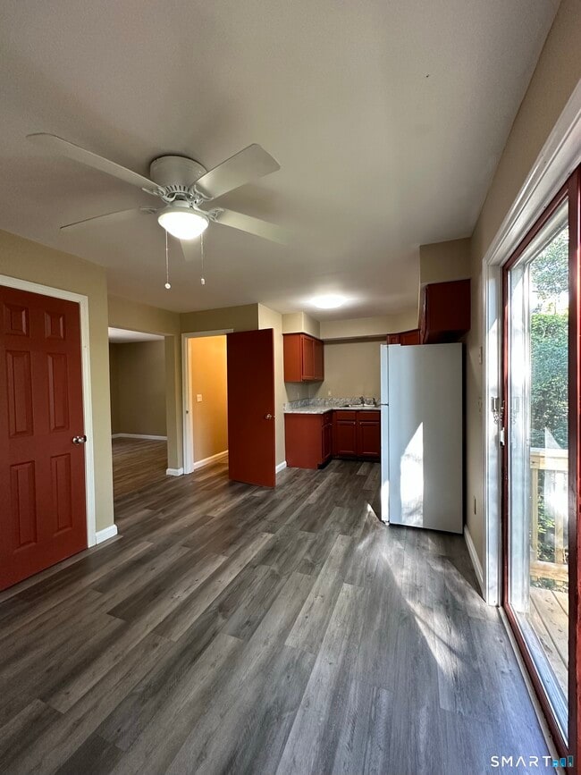 Building Photo - 138 Maple St