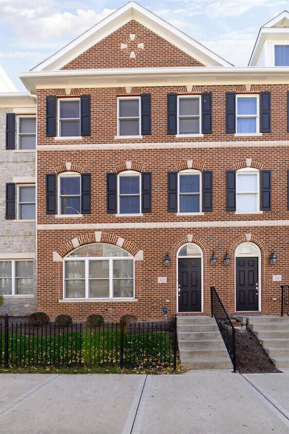 Primary Photo - 512 S Broadway