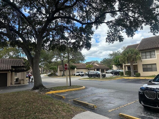 Foto del edificio - 4481 W McNab Rd