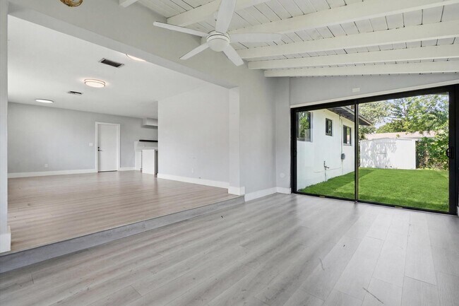 Foto del edificio - 21341 NE 25th Ct