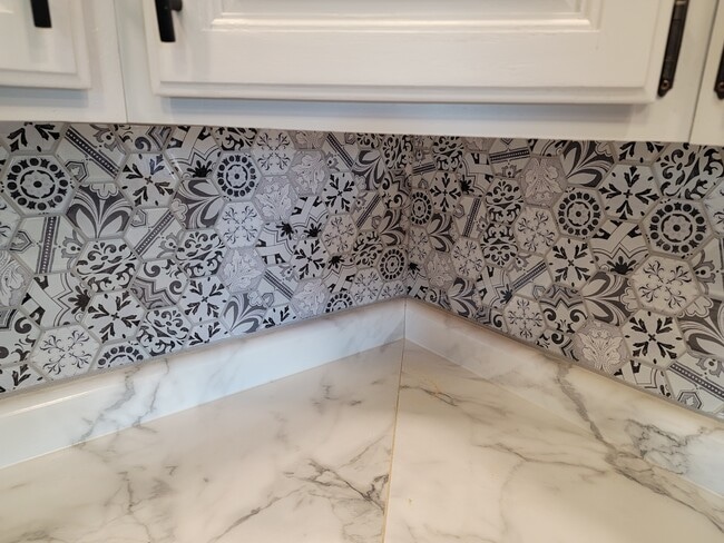 Detail of kitchen backsplash tile - 4723 Meredeth St