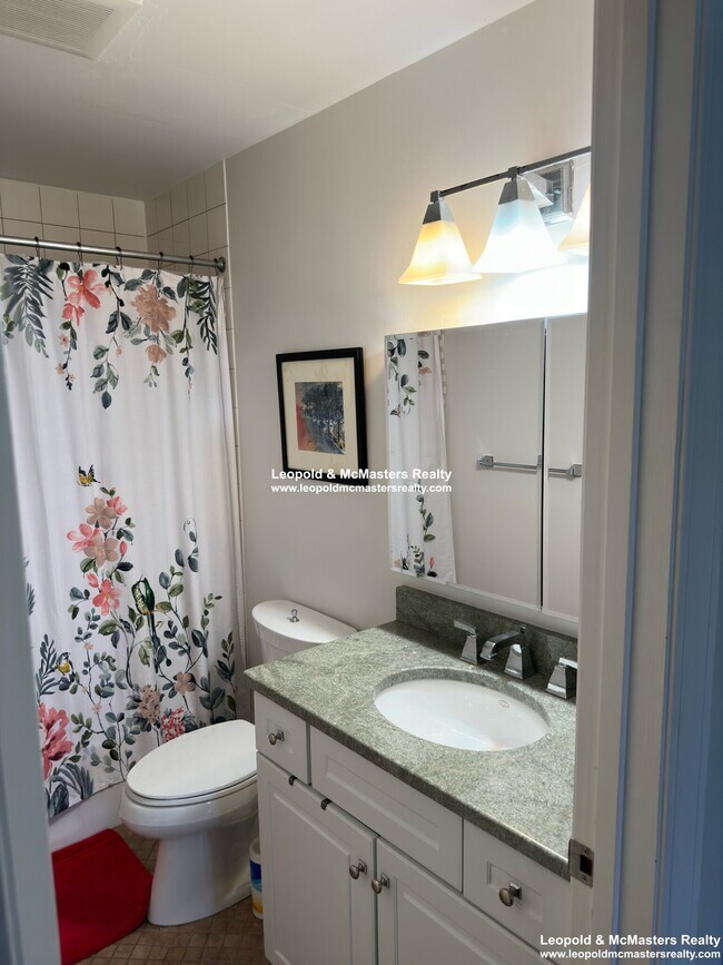 Building Photo - 81 Chestnut St