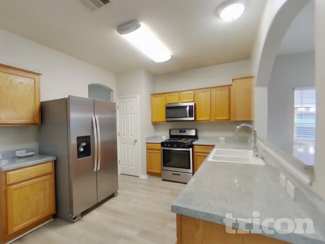 Building Photo - 705 Pampas Ricas Dr