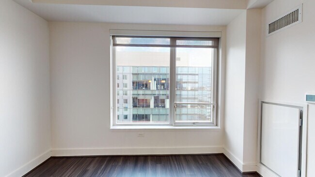 Interior Photo - 100 Pier 4