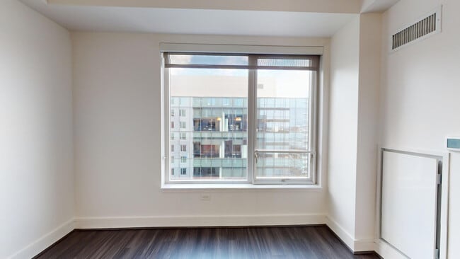 Interior Photo - 100 Pier 4