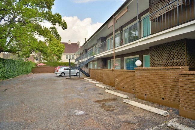 Building Photo - 606 Harold St
