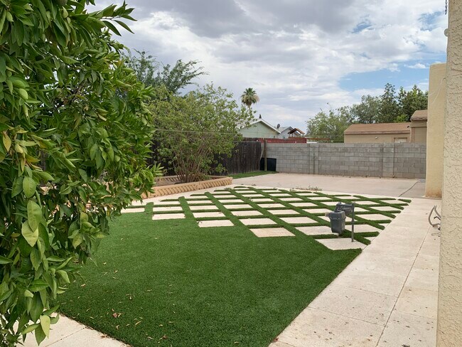 Building Photo - 245 S 90th Pl