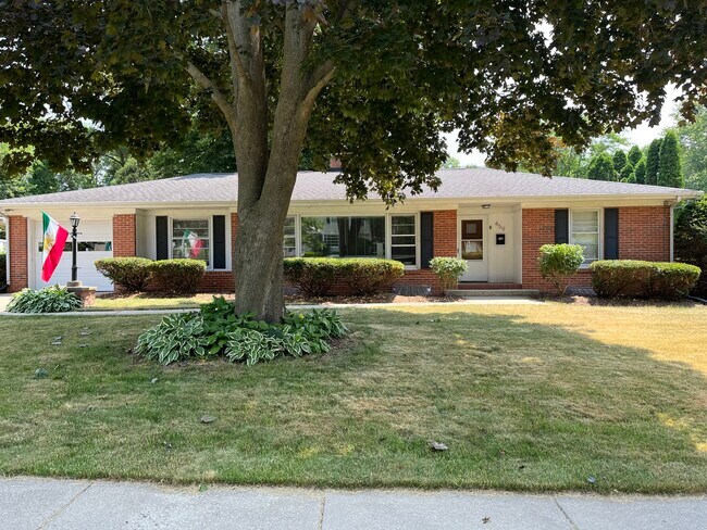 Building Photo - 459 Clifden Dr