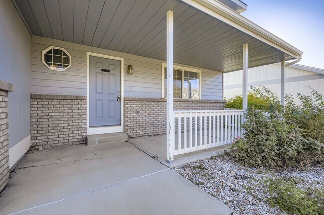 Building Photo - 4154 La Junta Dr