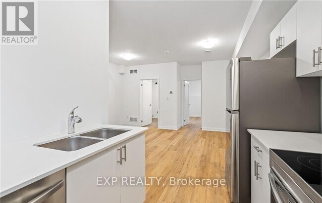 Photo du bâtiment - 781-781 Clare Ave