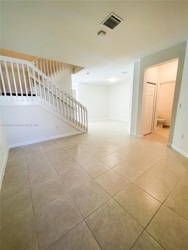 Foto del edificio - 10920 W 33rd Ln