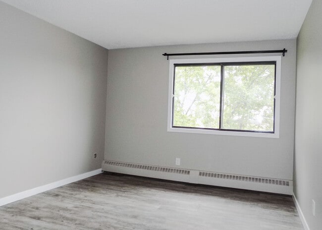 Photo du bâtiment - 8111-8196 StreetBlock D - 323