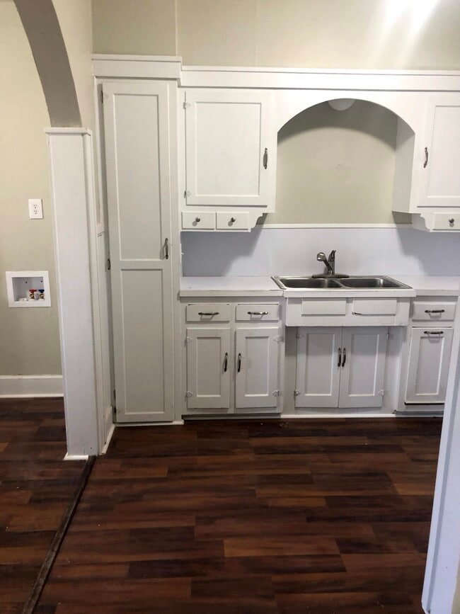 Foto del edificio - 1210 S Main St