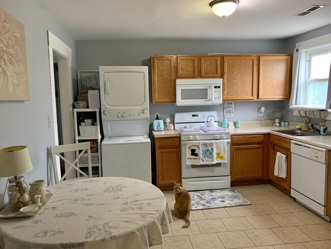 Building Photo - 27 Harding Pl