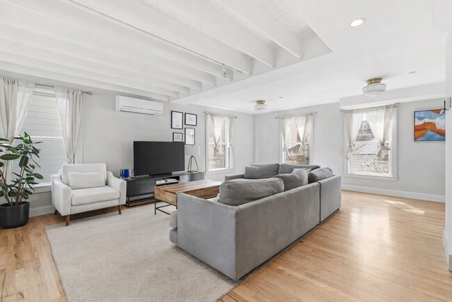 Building Photo - 20 Adrian St