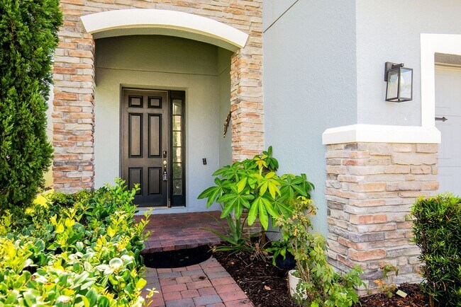 Building Photo - AMAZING 2 STORY HOME AVAILABLE AND BEAUTIFUL!