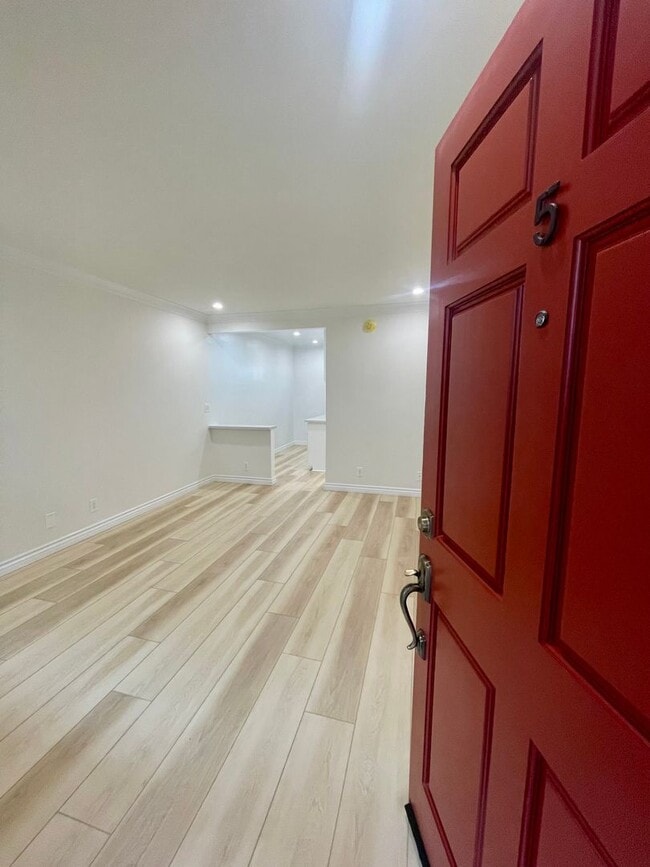 Building Photo - 1519 Armacost Ave