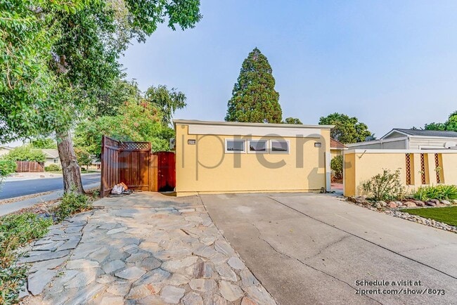 Building Photo - 2259 Goldcrest Cir