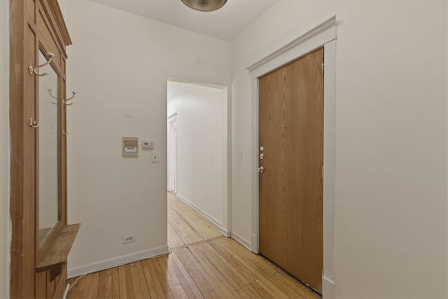 Foto del edificio - 5120 N Kenmore Ave