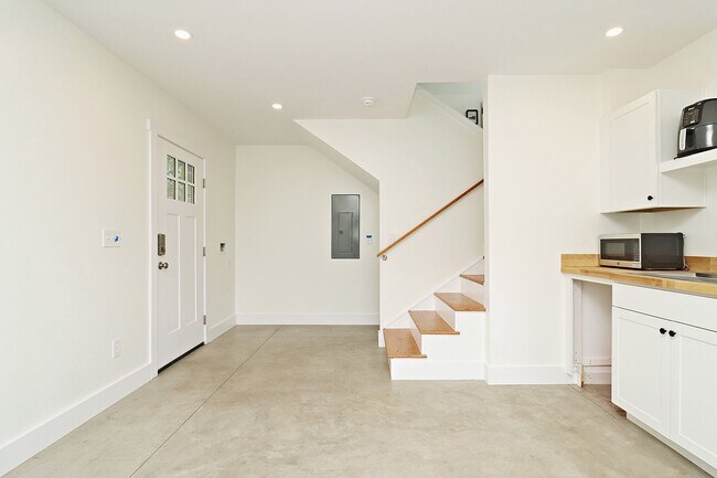 Foto del edificio - Light-Filled Downtown Studio Near UVA Medical Center