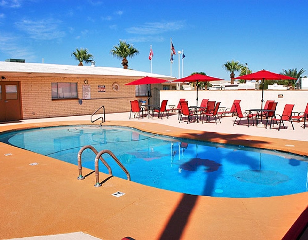 Pool - Capri RV Resort