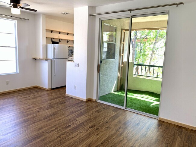 Building Photo - 10864 Sabre Hill Dr