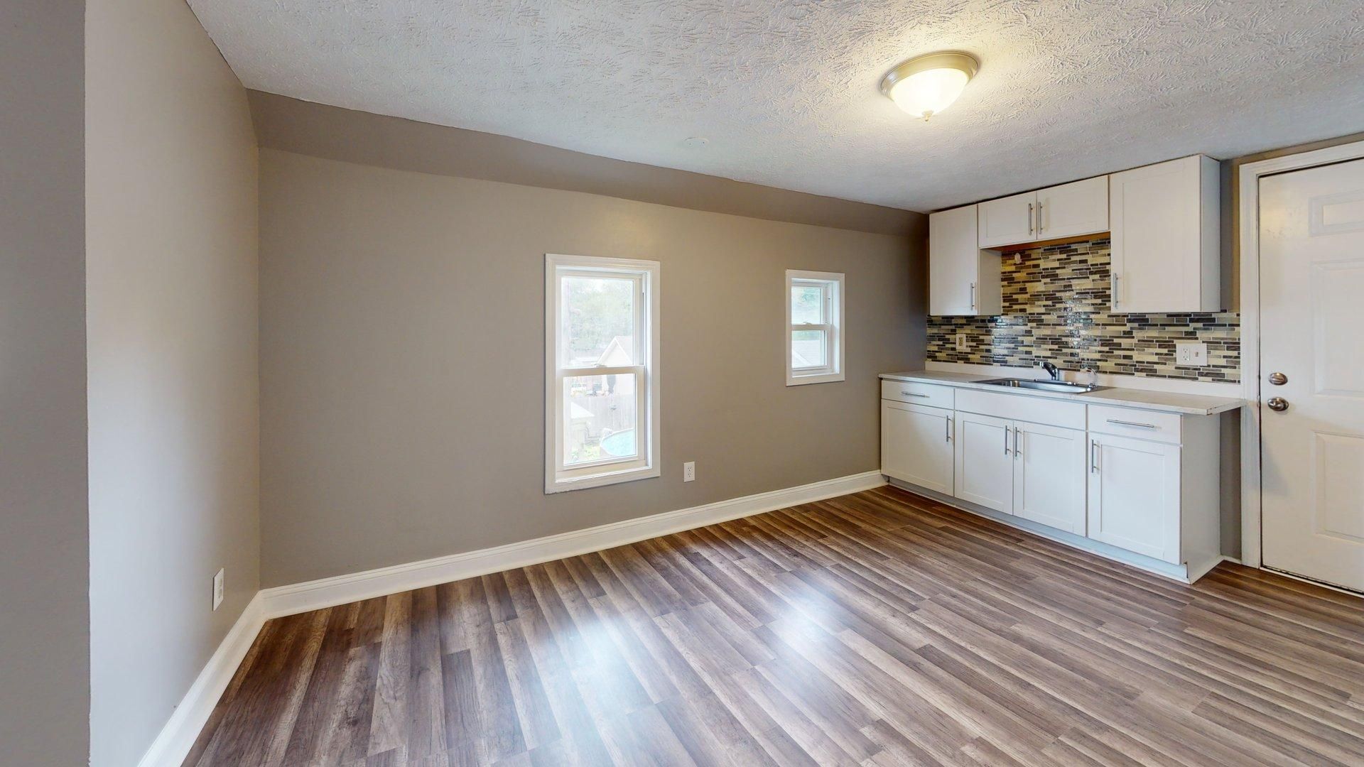 4221 Newark Ave Cleveland, OH 44109 – photo 1