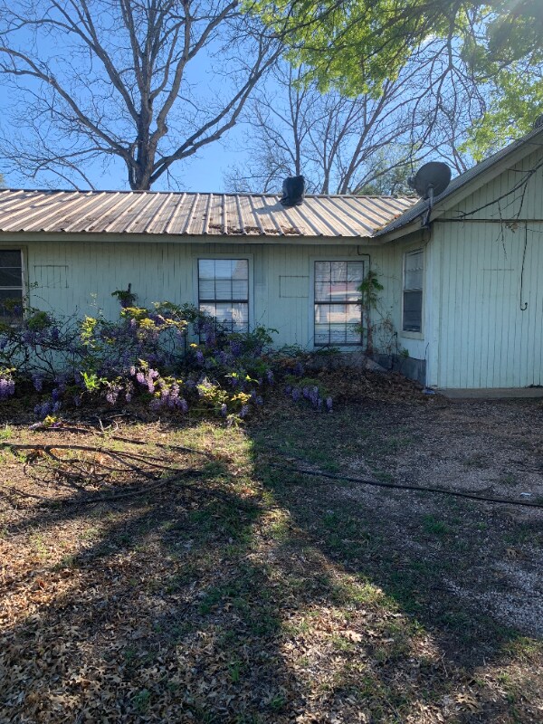 Foto del edificio - 600 Lakeshore Dr