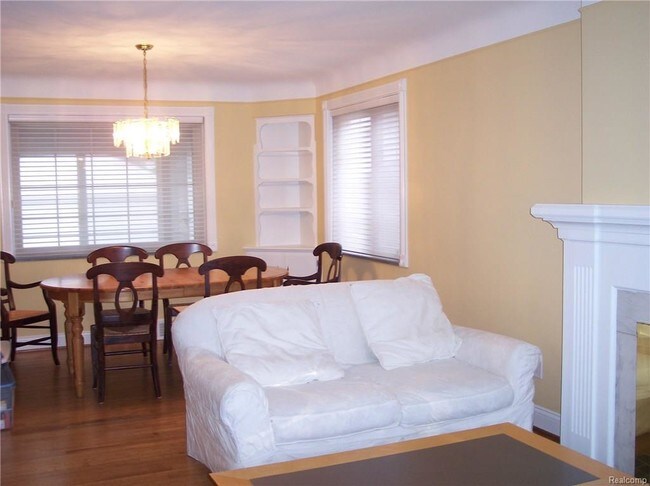 Foto del edificio - 10724 Vernon Ave