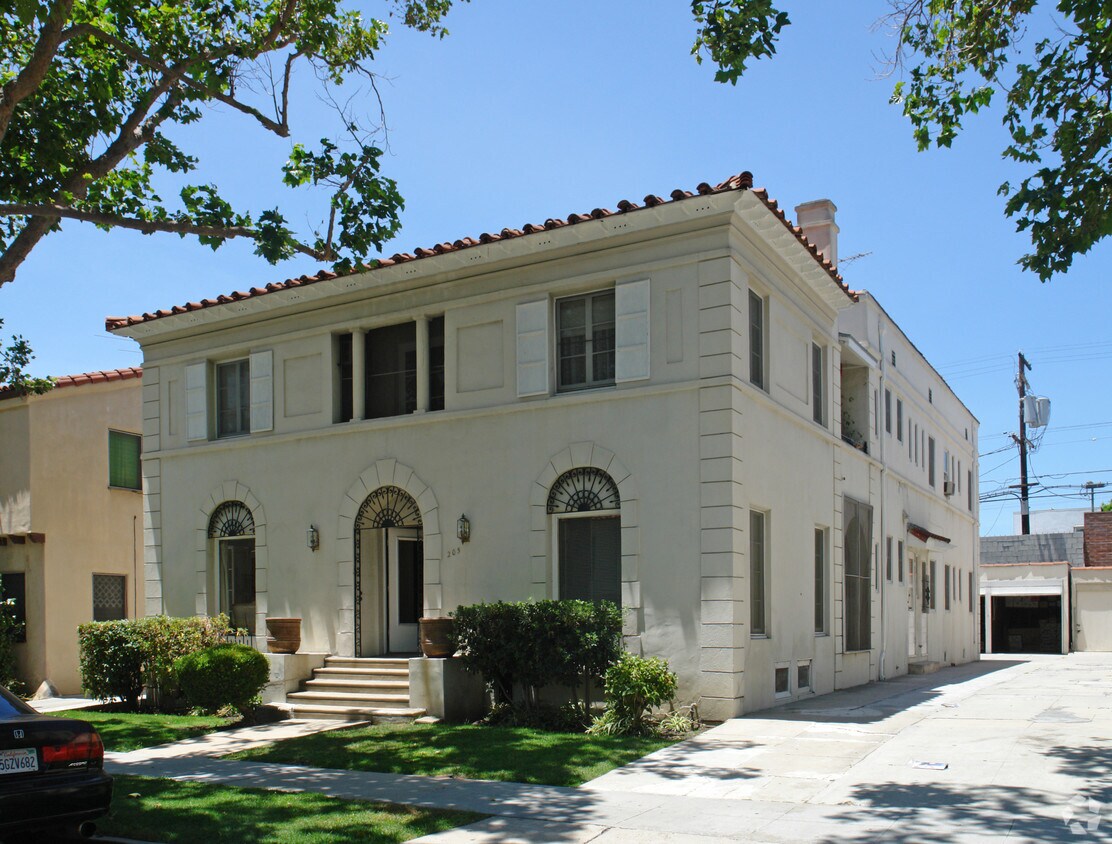 Building Photo - 205 S Arnaz Dr