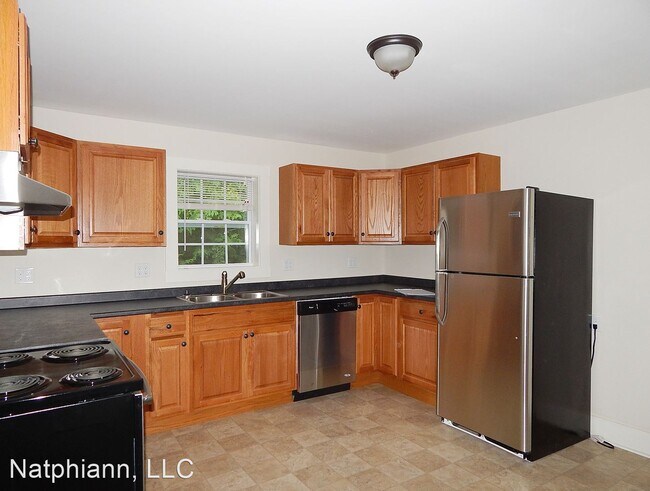 Building Photo - 3 br, 1 bath House - 23 Davis St