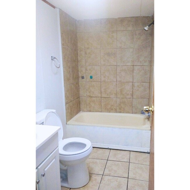 Building Photo - 2301 Parrott Dr