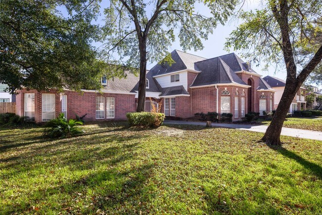 Foto del edificio - 15510 Misty Hollow Dr