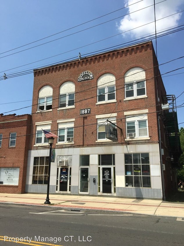 2123 W Main St, Plainville, CT 06062 Room for Rent in Plainville, CT