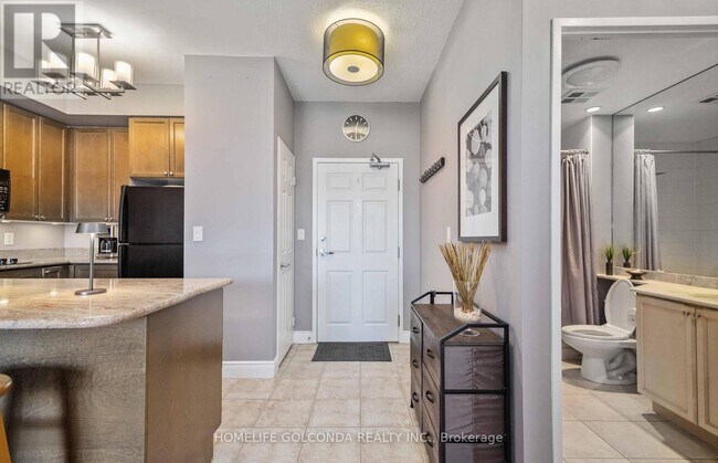 Photo du bâtiment - 245-LP245 Davisville Ave